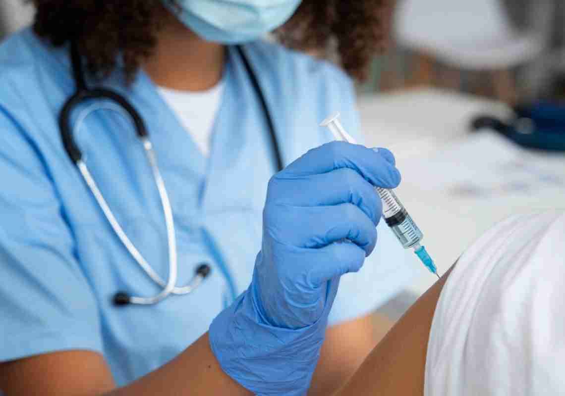Vacina gratuita contra bronquiolite e pneumonia começa a ser aplicada em gestantes de Fortaleza